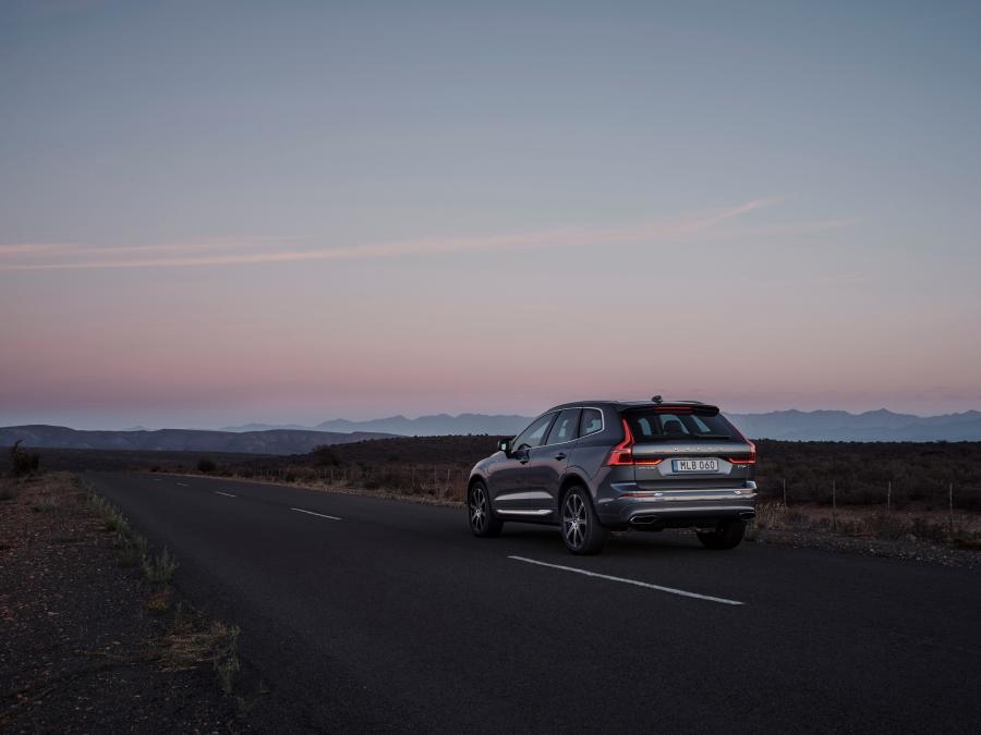  Volvo XC60 T8 AWD Recharge 2020 года  (фото 6 из 13)